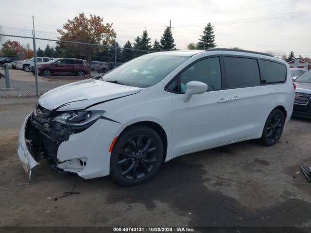 2C4RC1EG6JR261618 Chrysler Pacifica Touring L Plus