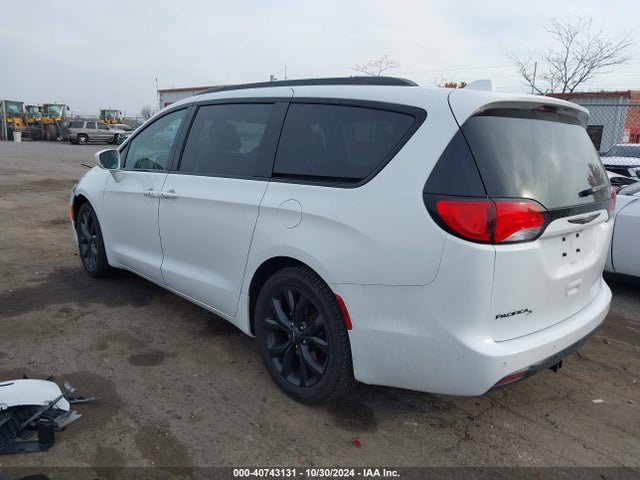 2C4RC1EG6JR261618 Chrysler Pacifica Touring L Plus