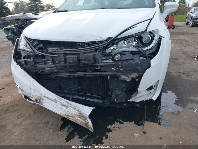 2C4RC1EG6JR261618 Chrysler Pacifica Touring L Plus