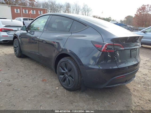 2024 TESLA MODEL Y 7SAYGDEE5RA325008 Photo 2