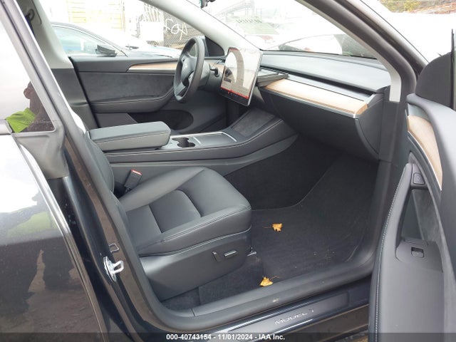 2024 TESLA MODEL Y 7SAYGDEE5RA325008 Photo 4