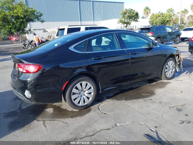 1C3CCCFB0FN645861 Chrysler 200 LX