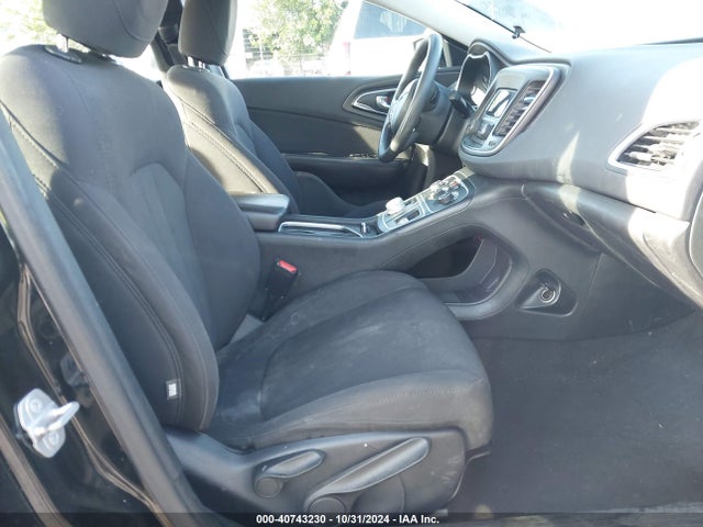 1C3CCCFB0FN645861 Chrysler 200 LX