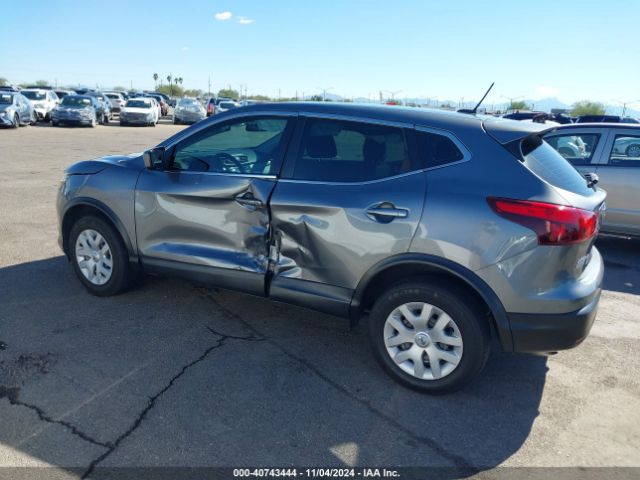 JN1BJ1CP0JW190405 Nissan Rogue Sport S