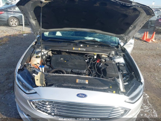 3FA6P0HD4HR118826 Ford FUSION SE