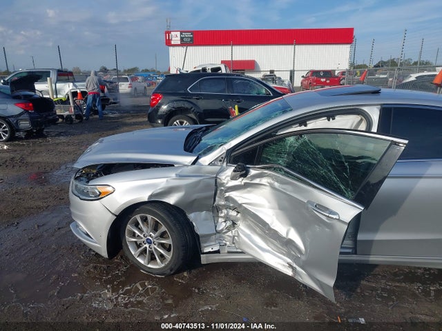 3FA6P0HD4HR118826 Ford FUSION SE