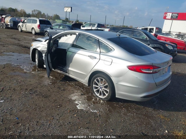 3FA6P0HD4HR118826 Ford FUSION SE