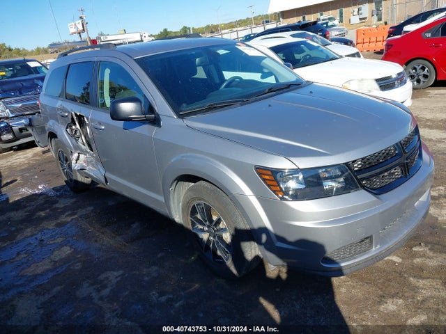 2018 3C4PDCAB7JT507258 main image