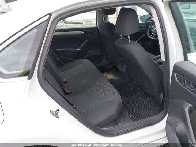 1VWAS7A33GC066340 Volkswagen Passat 1.8t S