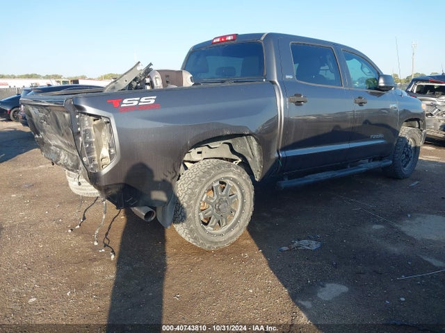 5TFDW5F15FX476743 Toyota Tundra Sr5 5.7l V8