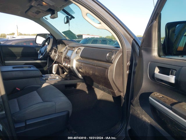 5TFDW5F15FX476743 Toyota Tundra Sr5 5.7l V8