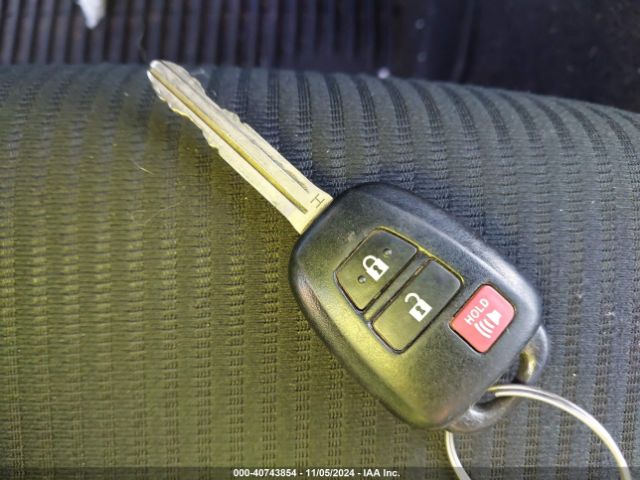 JTMBFREV5HJ158131 Toyota RAV4 LE