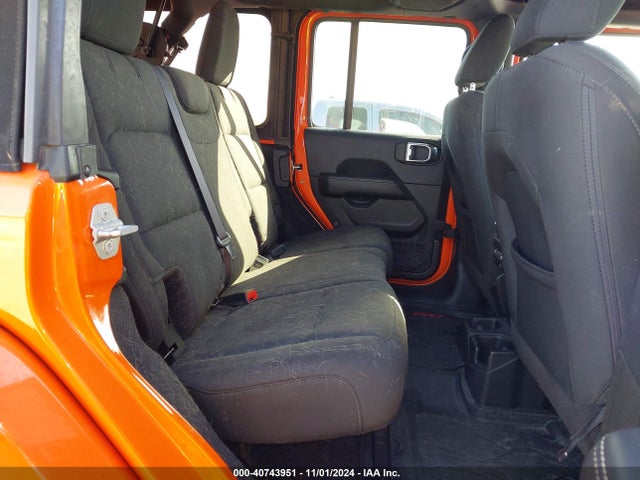 1C4HJXEG7JW292484 Jeep Wrangler Unlimited Sahara 4x4