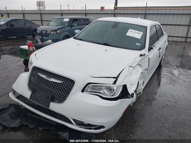 Chrysler 300 300c 2018 2C3CCAPT1JH175014 Image 2