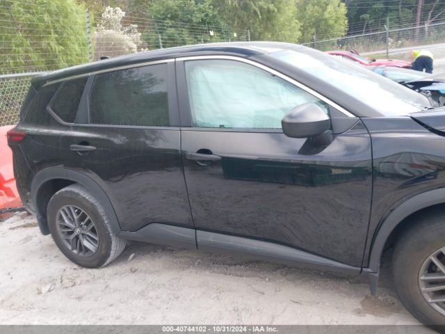 5N1AT3AA9MC823885 Nissan Rogue S Fwd