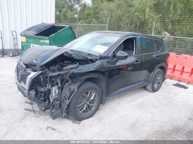 5N1AT3AA9MC823885 Nissan Rogue S Fwd
