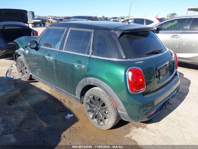 2018 MINI COOPER HARDTOP WMWXU3C54J2F51355 Photo 2