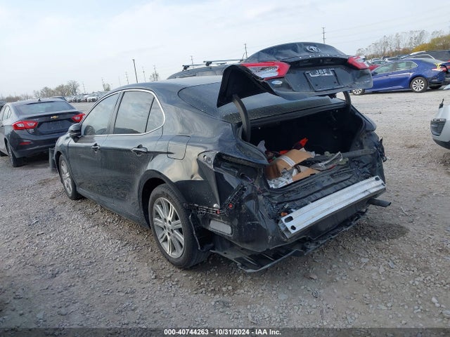 4T1B11HK9JU619588 Toyota CAMRY LE