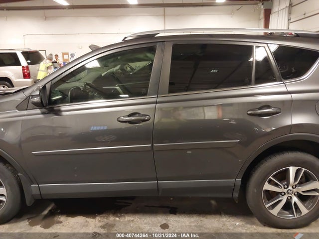 Toyota Rav4 Xle 2017 JTMRFREV2HJ137963 Image 14