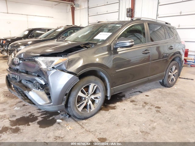Toyota Rav4 Xle 2017 JTMRFREV2HJ137963 Image 2