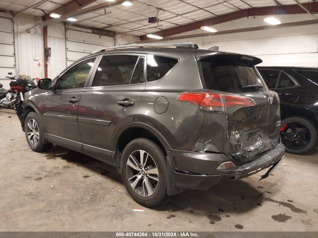 Toyota Rav4 Xle 2017 JTMRFREV2HJ137963 Image 3