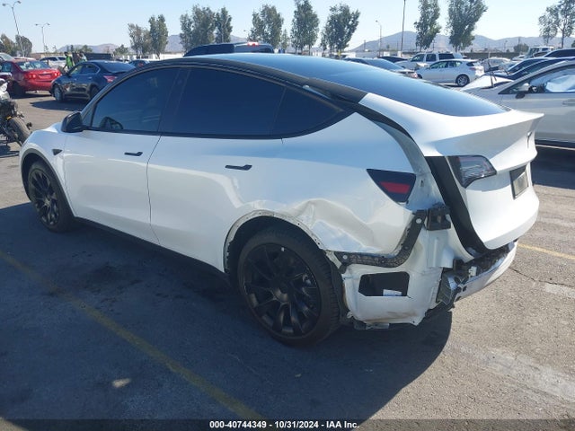 2021 TESLA MODEL Y 5YJYGDEE5MF228979 Photo 2