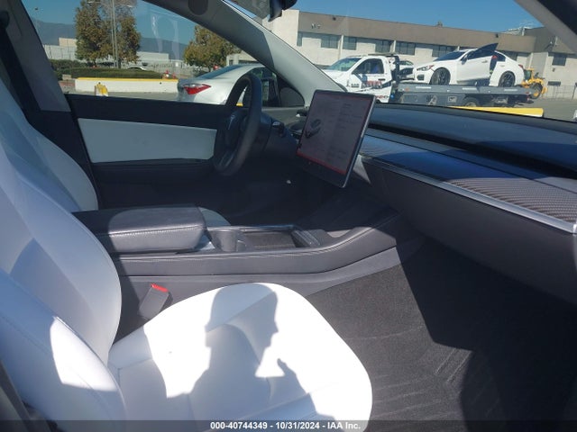2021 TESLA MODEL Y 5YJYGDEE5MF228979 Photo 4