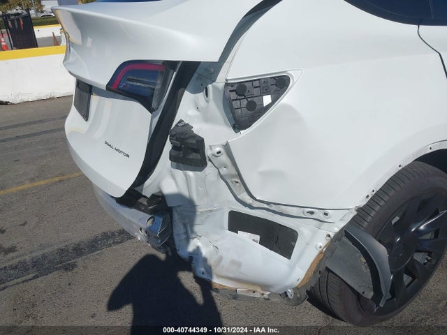 2021 TESLA MODEL Y 5YJYGDEE5MF228979 Photo 5