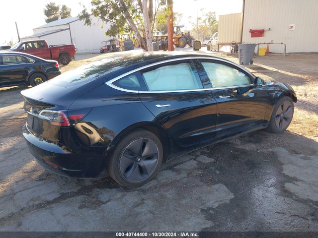 2018 TESLA MODEL 3 5YJ3E1EA2JF172748 Photo 3
