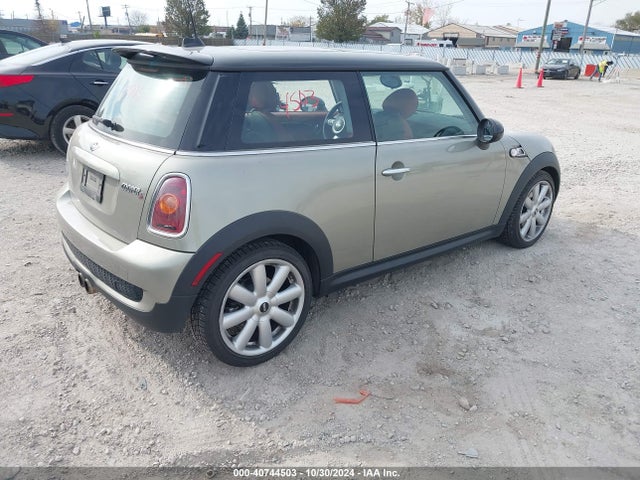 2008 MINI COOPER S WMWMF735X8TV34730 Photo 3