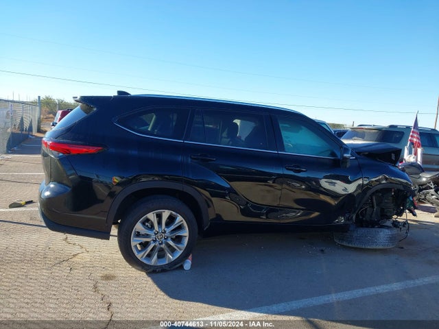 Toyota Highlander Limited 2023 5TDKDRAH3PS040988 Image 13