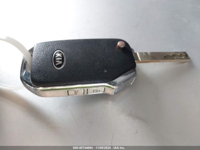 5XYRG4LC8MG017256 KIA SORENTO LX