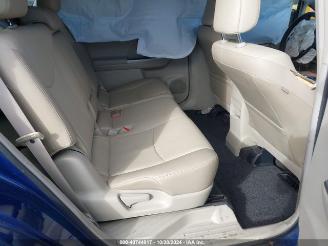 Toyota Prius V Four 2017 JTDZN3EU5HJ070816 Image 8