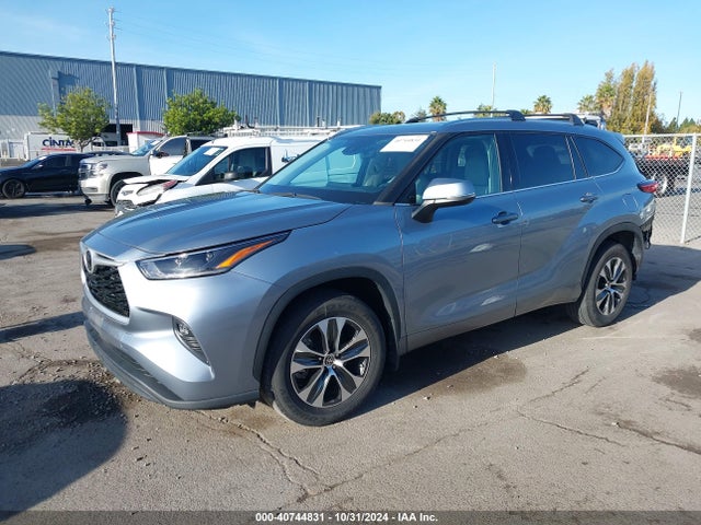 Toyota Highlander Xle 2021 5TDHZRBH6MS095313 Image 2