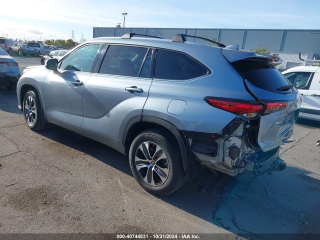 Toyota Highlander Xle 2021 5TDHZRBH6MS095313 Image 3