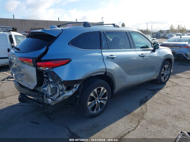 Toyota Highlander Xle 2021 5TDHZRBH6MS095313 Image 4
