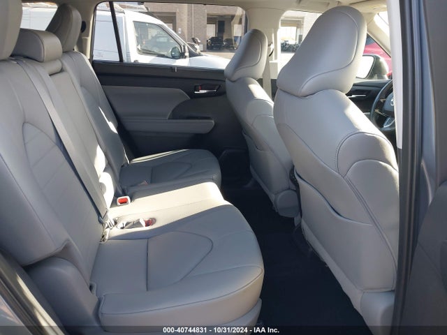 Toyota Highlander Xle 2021 5TDHZRBH6MS095313 Image 8