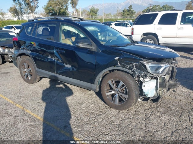 Toyota Rav4 Xle 2017 JTMWFREV2HD098664 Image 1