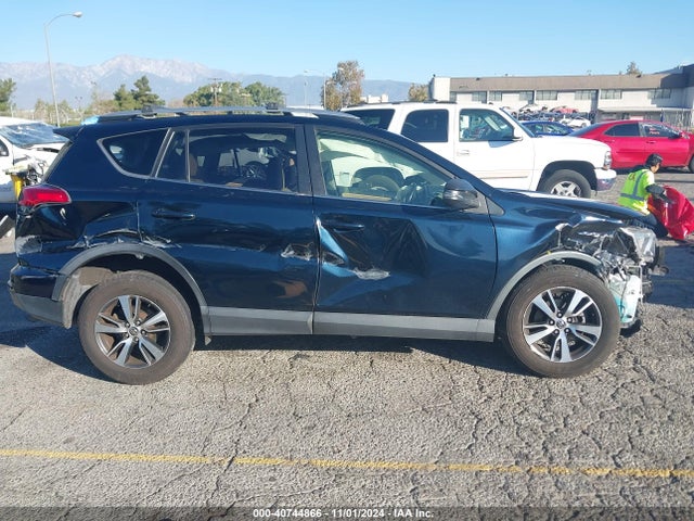 Toyota Rav4 Xle 2017 JTMWFREV2HD098664 Image 14
