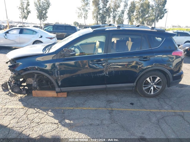 Toyota Rav4 Xle 2017 JTMWFREV2HD098664 Image 15