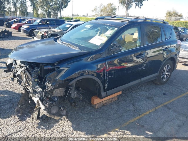 Toyota Rav4 Xle 2017 JTMWFREV2HD098664 Image 2