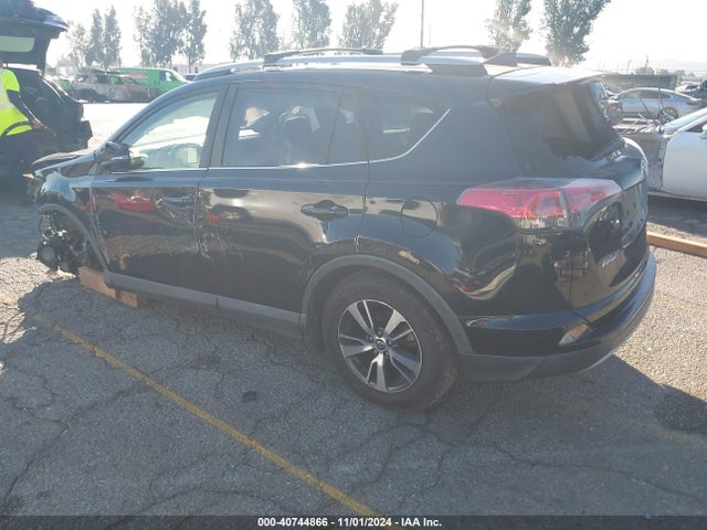 Toyota Rav4 Xle 2017 JTMWFREV2HD098664 Image 3