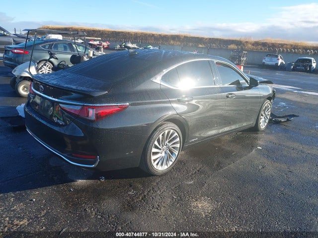 58AEA1C10MU010527 Lexus Es 300h Luxury