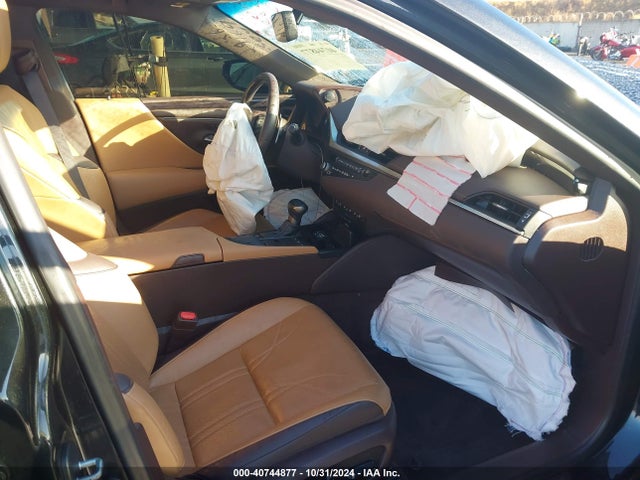 58AEA1C10MU010527 Lexus Es 300h Luxury