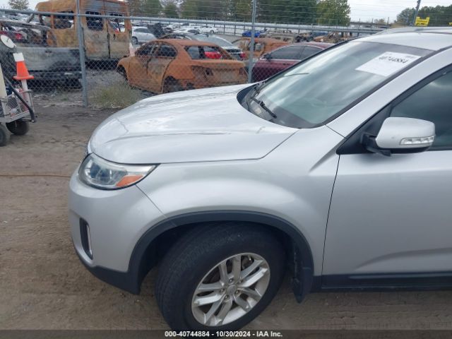 5XYKT3A66EG471897 KIA SORENTO LX