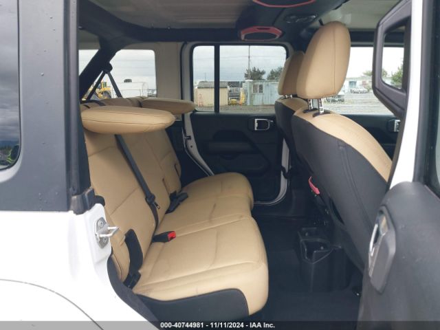 1C4HJXEG3JW212162 Jeep Wrangler Unlimited Sahara 4x4