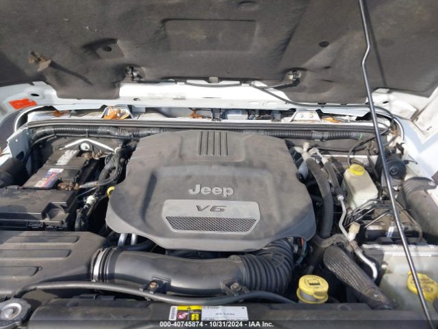 1C4BJWEG5FL704104 Jeep Wrangler Unlimited Sahara