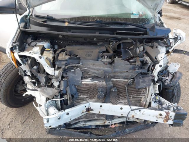 2T3BFREV3JW848662 Toyota RAV4 LE