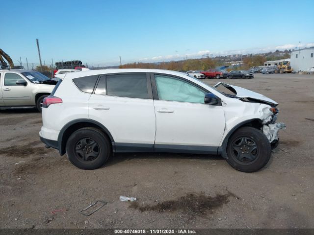 2T3BFREV3JW848662 Toyota RAV4 LE