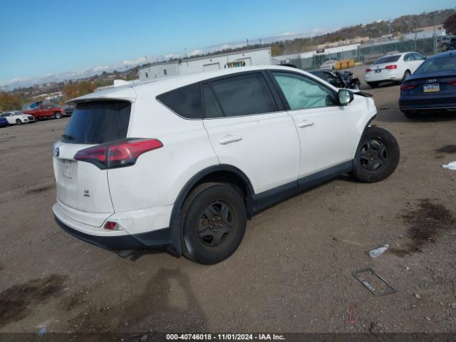 2T3BFREV3JW848662 Toyota RAV4 LE